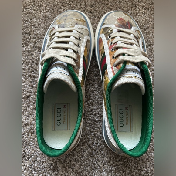 Women’s Gucci Sneakers - Picture 6 of 9